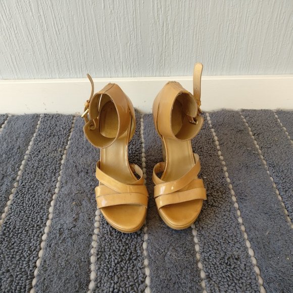 Stuart Weitzman Nude Patent Leather Sandals - Picture 6 of 6